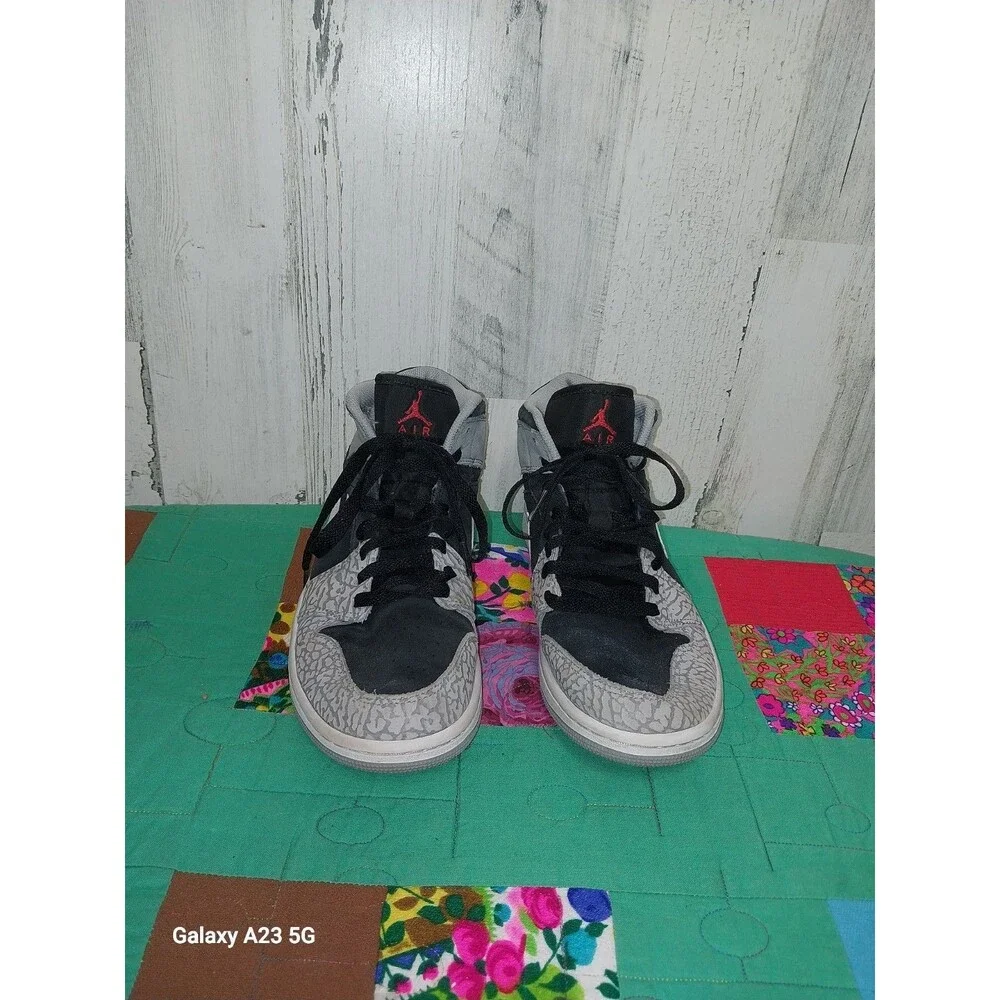Size 8.5 - Jordan 1 Mid SE Elephant Toe